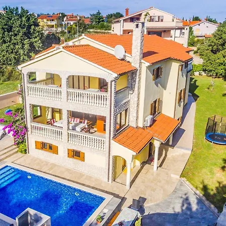 Gorgeous In With Wifi Holiday home Medulin