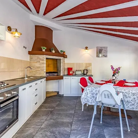 Gorgeous In With Wifi Holiday home Medulin
