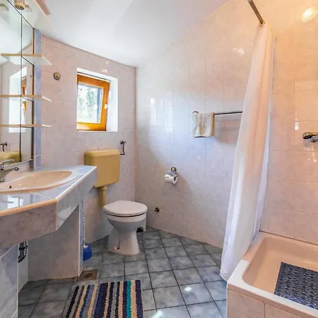 Holiday home Gorgeous In With Wifi Medulin