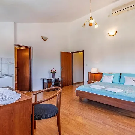 Gorgeous In With Wifi Holiday home Medulin