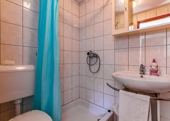 Semesterbostad Gorgeous In With Wifi Medulin