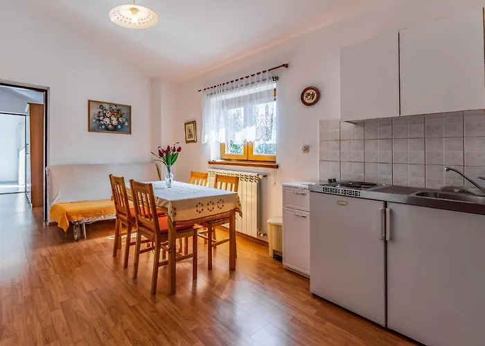 Semesterbostad Gorgeous In With Wifi Medulin